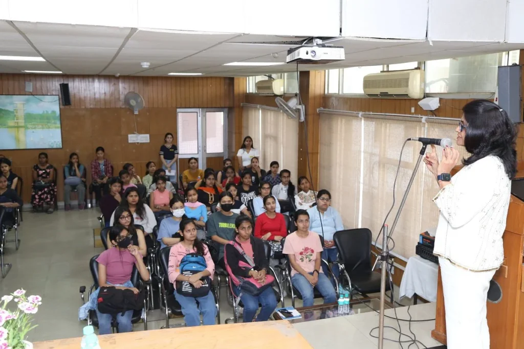 Life coach interacting during a workshop on empowerment